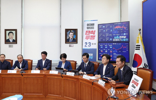 22일 국회에서 열린 더불어민주당 최고위원회의에서 정청래 최고위원이 발언을 하고 있다.<연합뉴스>